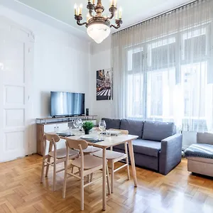 Apartment Huge In The Center, Budapest
